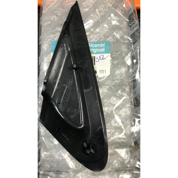 Fiat Grande Punto Evo sol ön cam kelebek plastiği orj Fiat Grande Punto Evo sol ön cam kelebek plastiği orj