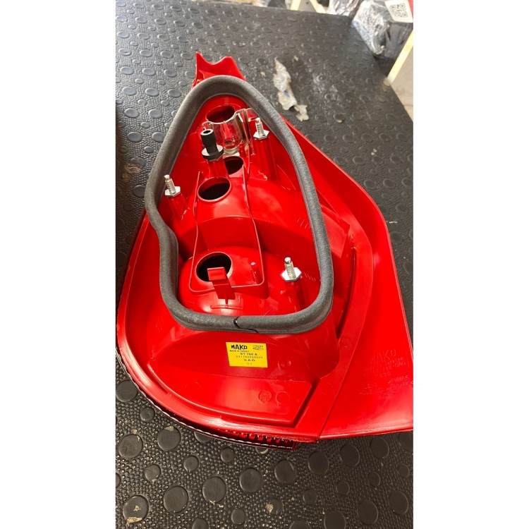 Fiat Palio Komple Sağ Stop Lambası 46845632 duysuz Fiat Palio Komple Sağ Stop Lambası 46845632 duysuz