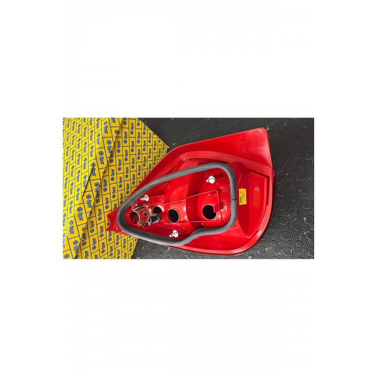 Fiat Palio Komple Sağ Stop Lambası 46845632 duysuz Fiat Palio Komple Sağ Stop Lambası 46845632 duysuz