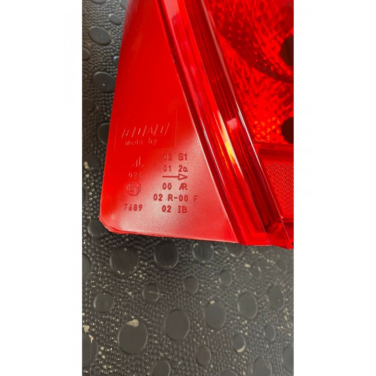 Fiat Palio Komple Sağ Stop Lambası 46845632 duysuz Fiat Palio Komple Sağ Stop Lambası 46845632 duysuz